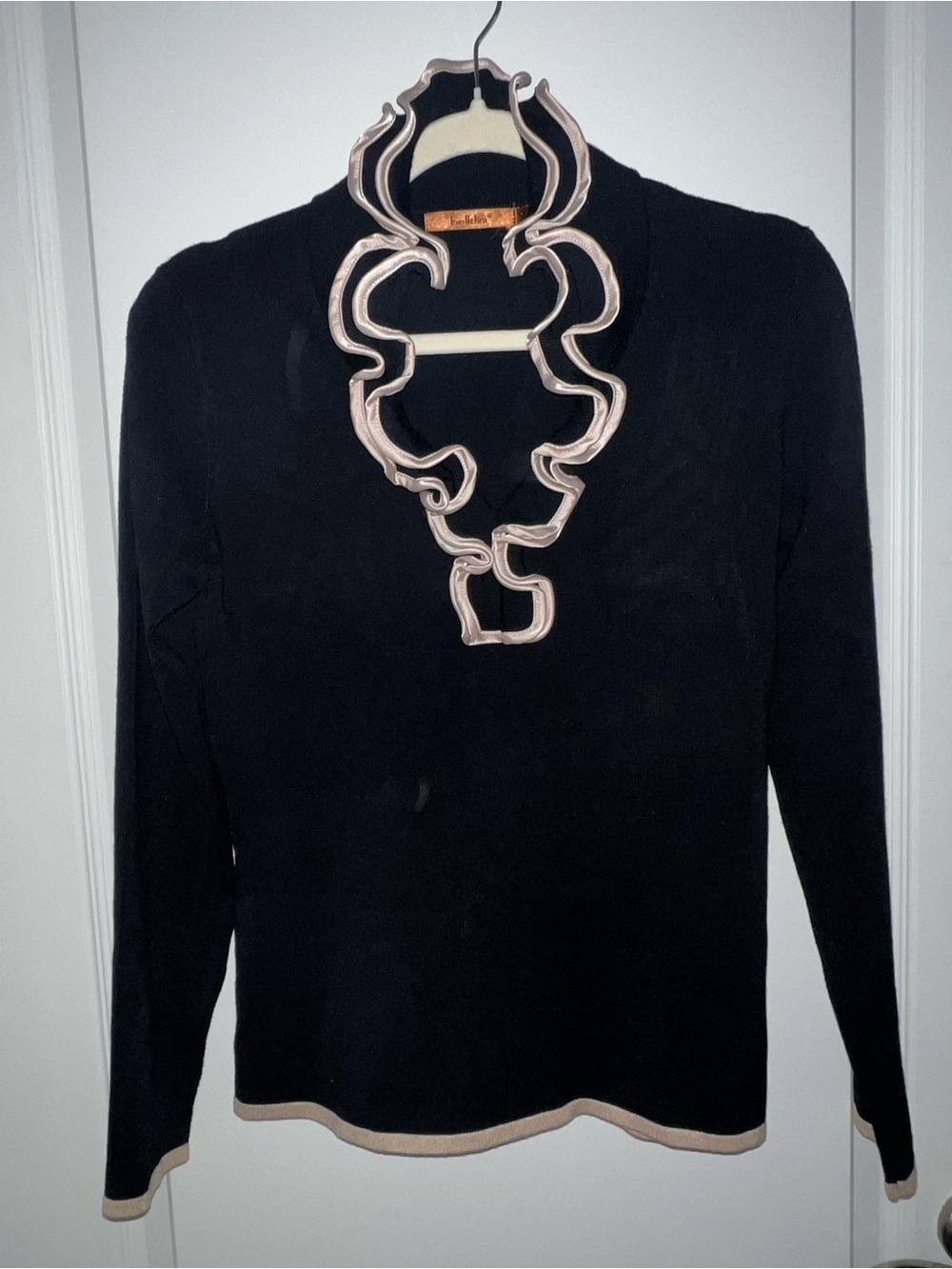 Bellini Women’s Black Long-Sleeve Top with Blush Piping
